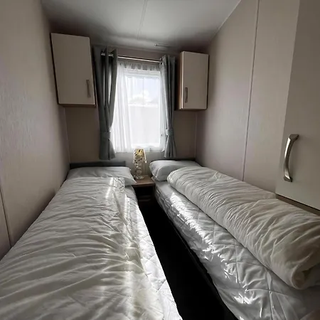 6 Berth Caravan With Stunning Sea Views And Decking To Relax On, Ref 32048Az Lowestoft Exterior photo