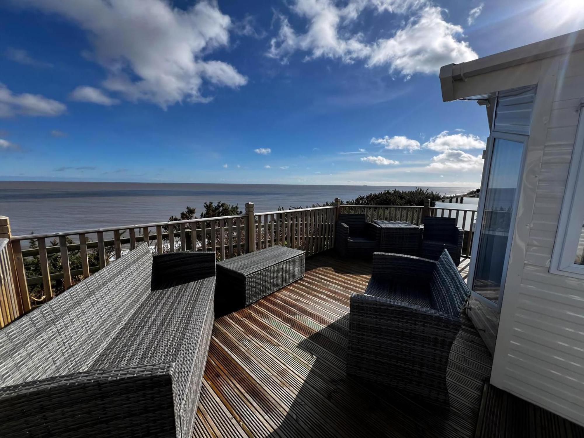 Campsite 6 Berth Caravan With Stunning Sea Views And Decking To Relax On, Ref 32048az *